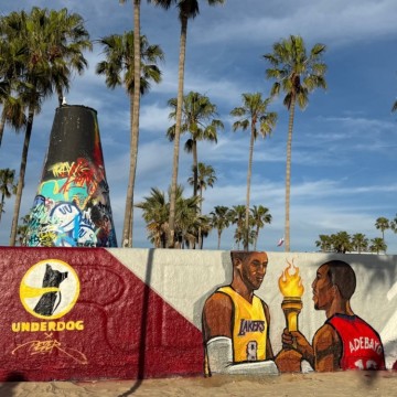 开云体育官网-81分先生和83分先生的传承？洛杉矶当地壁画致敬科比&amp;阿德巴约