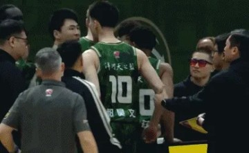 开云体育平台-赵柏清和郭昊文首节仅出战1分钟发生冲突，随后二人再无登场