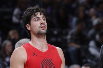 开云体育官网-把锅背好！阿夫迪亚19中7&amp;三分12投仅2中 还有7失误！